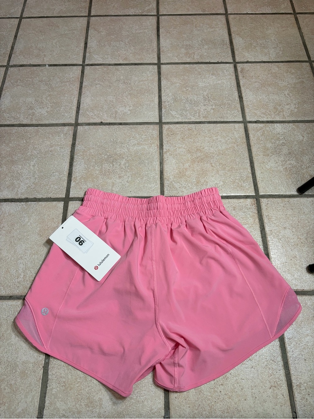 NWT Lululemon Hotty Hot High-Rise Short 4” Lined (Candy Cloud) Size 4 - Picture 9 of 9